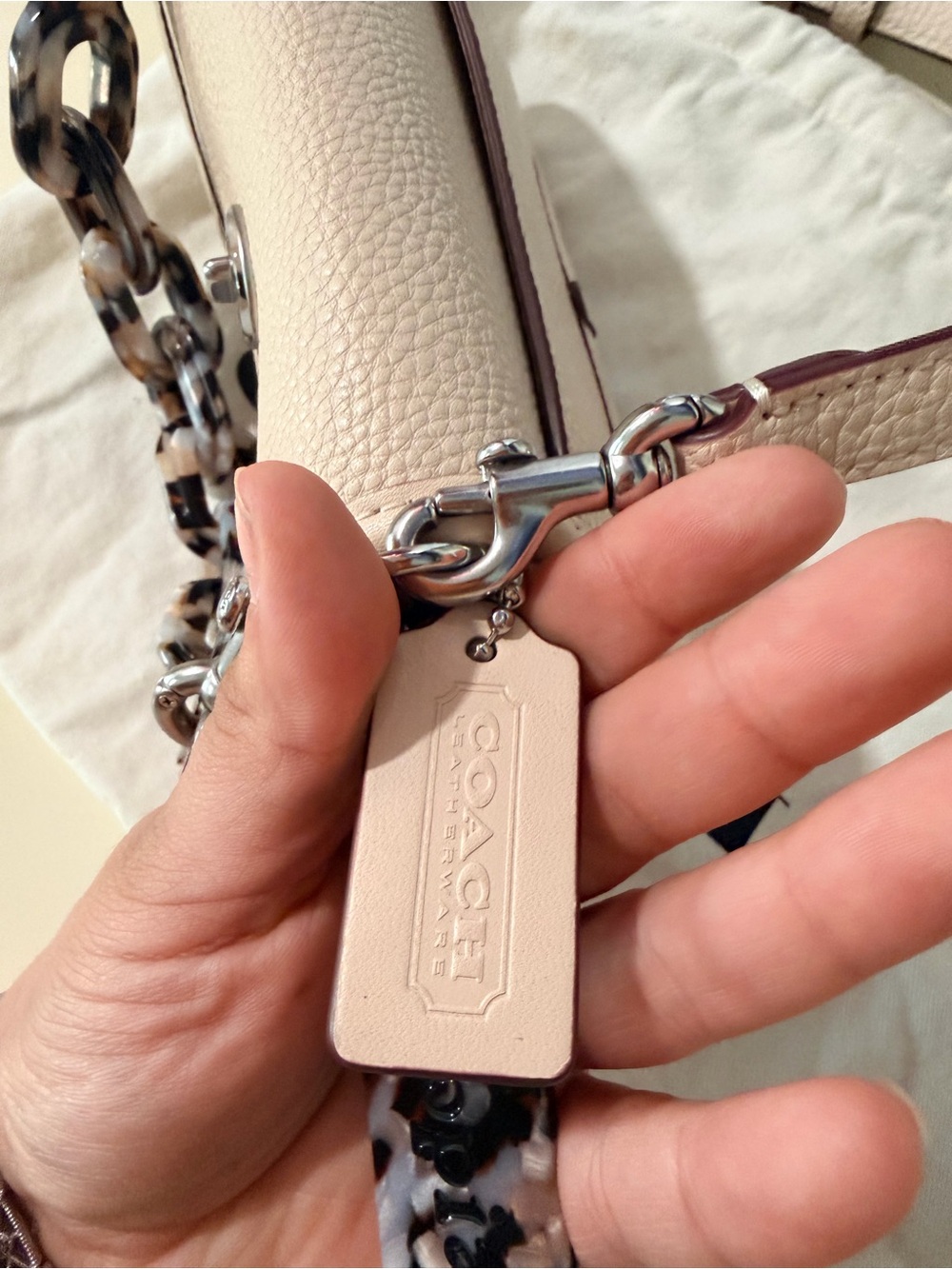 Coach mini wavy dinky Cream Pebble Leather Shoulder Bag with Tortoiseshell Link - Picture 9 of 15